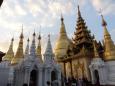 Dookoła pagody Shwedagon